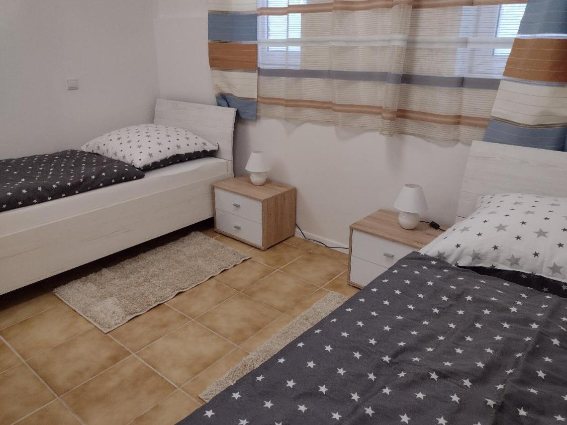 Appartement In Nitra Under The Zobor-Hill מראה חיצוני תמונה